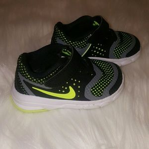 NIKE boys size 4c